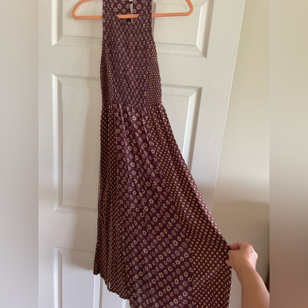 Fitting too, flowy once it hits the waist line